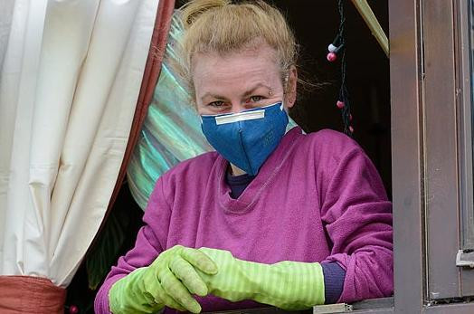 “Sunt alergica la mine insami”. Cum e sa traiesti intr-un permanent razboi cu propriul corp