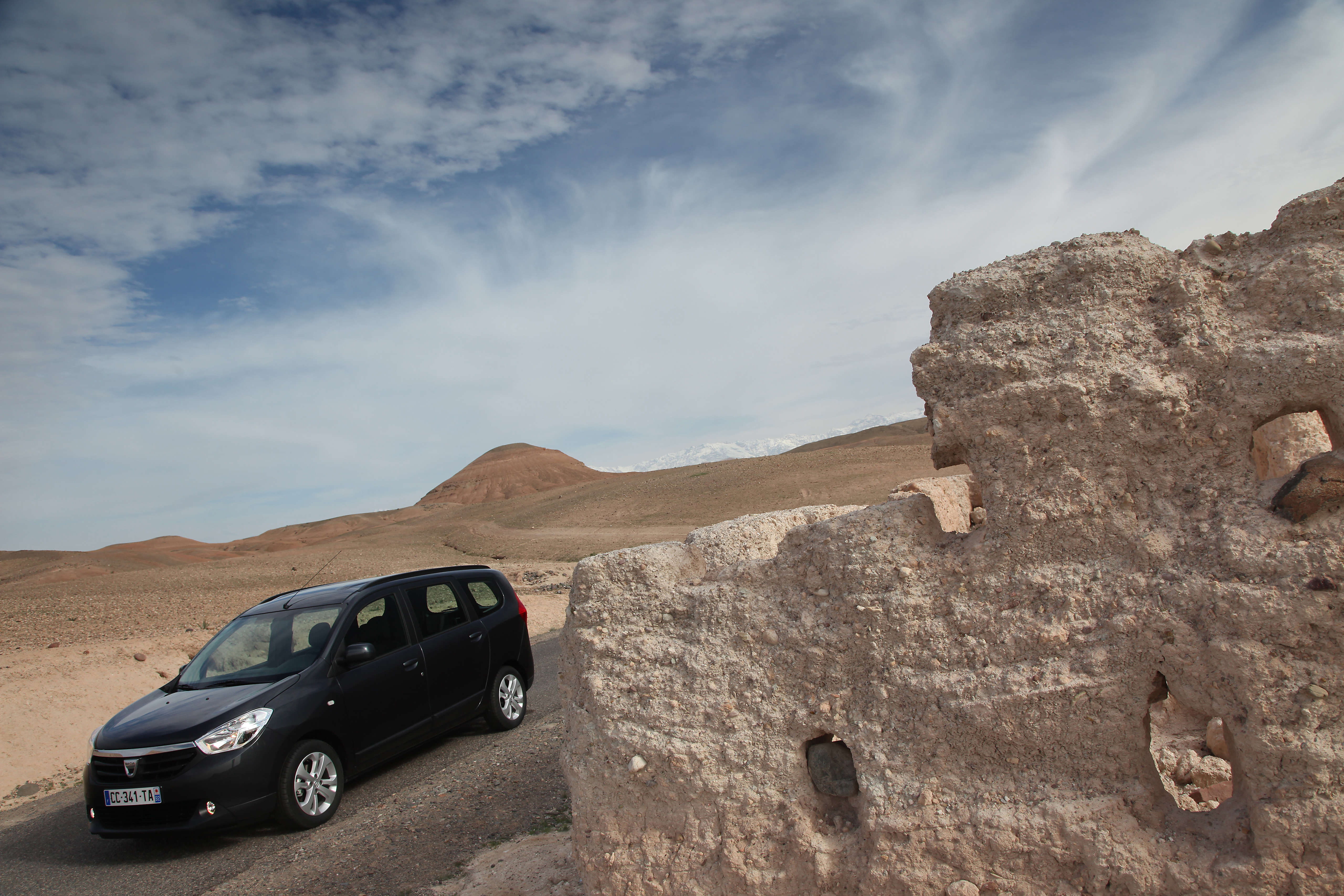 De ce sunt romanii antiDacia? Probabil ca de prosti!