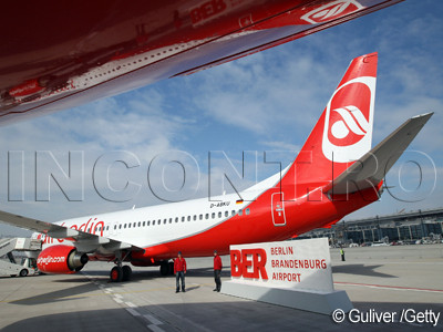 Mutarea secolului. 2 aeroporturi devin gigantul Europei. Cat 2000 de terenuri de fotbal VIDEO+FOTO