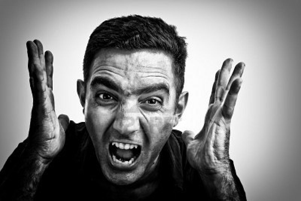 Astia sunt cei mai enervanti oameni din lume! 5 tipi care te tin PE VIATA pe Facebook