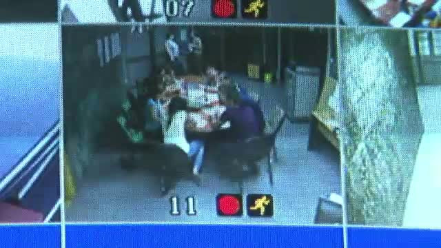 Angajatii Serviciului de Evidenta a Populatiei Pitesti sunt filmati non-stop. "Transparenta totala"