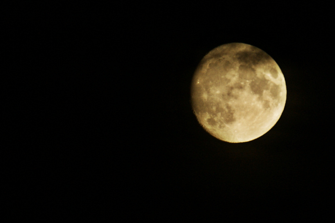 Cea mai mare LUNA PLINA din 2012: Cum s-a vazut rasaritul satelitului natural al Pamantului! FOTO