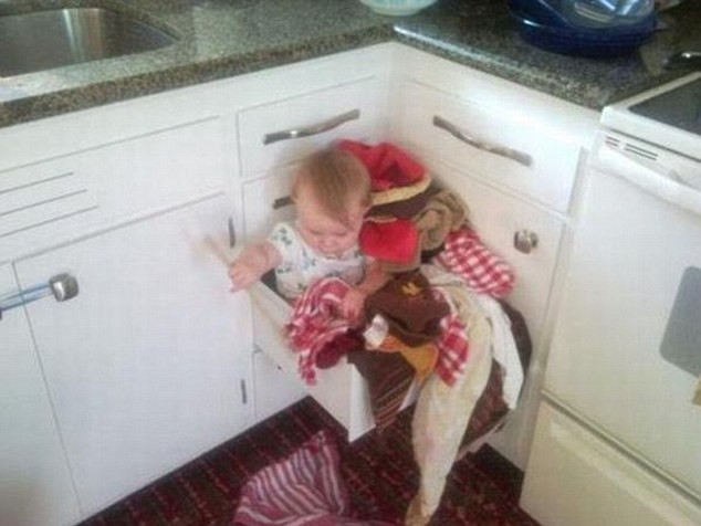 Imaginile socante cu cei mai inconstienti parinti din lume si copiii lor extrem de ghinionisti