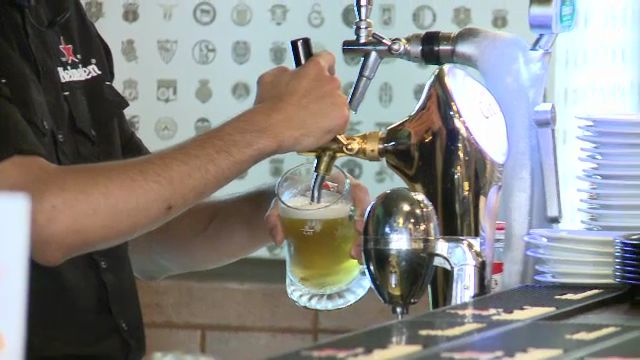 Rezerve uriase de bere pentru Finala Europa League. Patronii de baruri spera la incasari triple