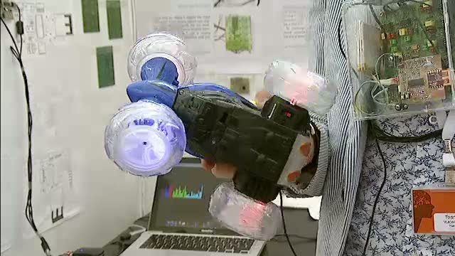 Robotul care te ajuta sa controlezi obiectele cu puterea mintii, vedeta la Concursul de proiecte IT