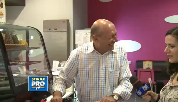 Traian Basescu, conferinta de presa in parcarea hipermarketului: Sper ca guvernul Ponta sa sa treaca