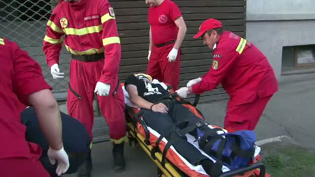 Povestea celor doi adolecenti, dansatori de performanta, care s-au prabusit de la 5 metri