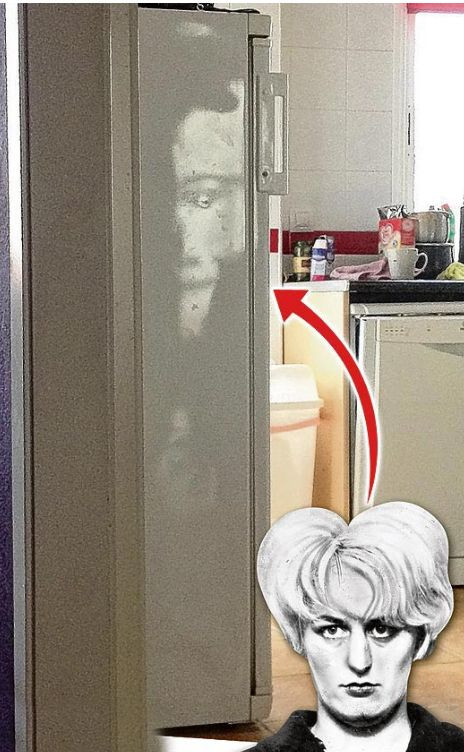 Aparitia de pe frigider i-a ingrozit. Fantoma celei mai temute criminale, la ei in casa