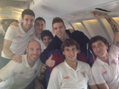 Bascii de la Athletic au consumat 70 kg de scoici si 200 de sampanii in timpul zborului spre Romania