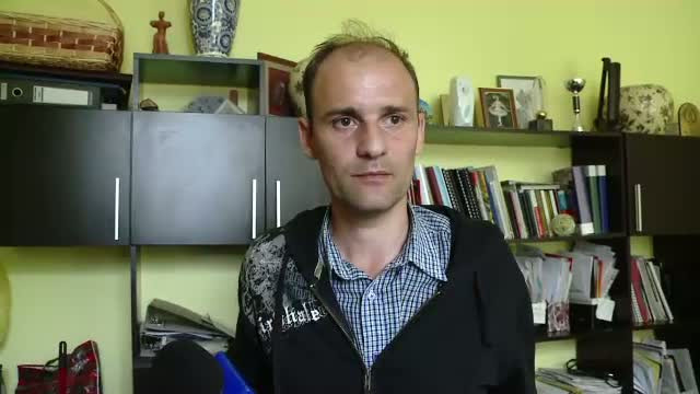 Profesor, acuzat ca are o relatie amoroasa cu o eleva. Dascalul se apara: "O sustineam moral". VIDEO