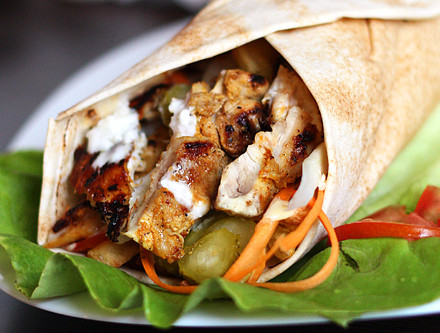 A slabit 70 de kilograme dupa ce a renuntat la shaorma si vin. Transformarea uluitoare a unei femei de 29 de ani. FOTO