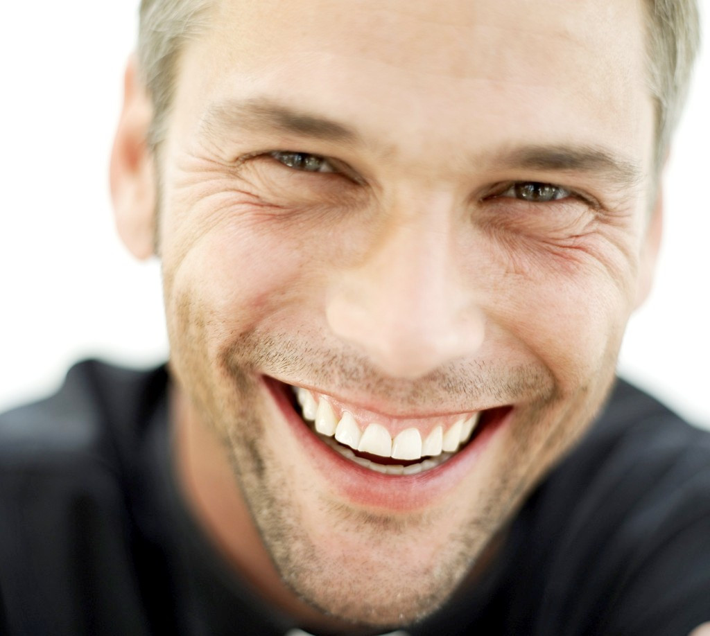 Barbatii romani si operatiile estetice: la fiecare 20 de femei aflate la consultatii pentru infrumusetare, se poate gasi si un barbat