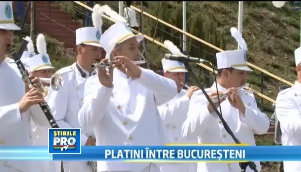 Platini a inaugurat terenul sintetic de fotbal, de 100.000 de euro, din parcul Raul Colentina