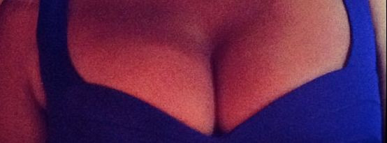 Rihanna a exagerat cu alcoolul si si-a facut colegele de breasla de ras la un eveniment monden