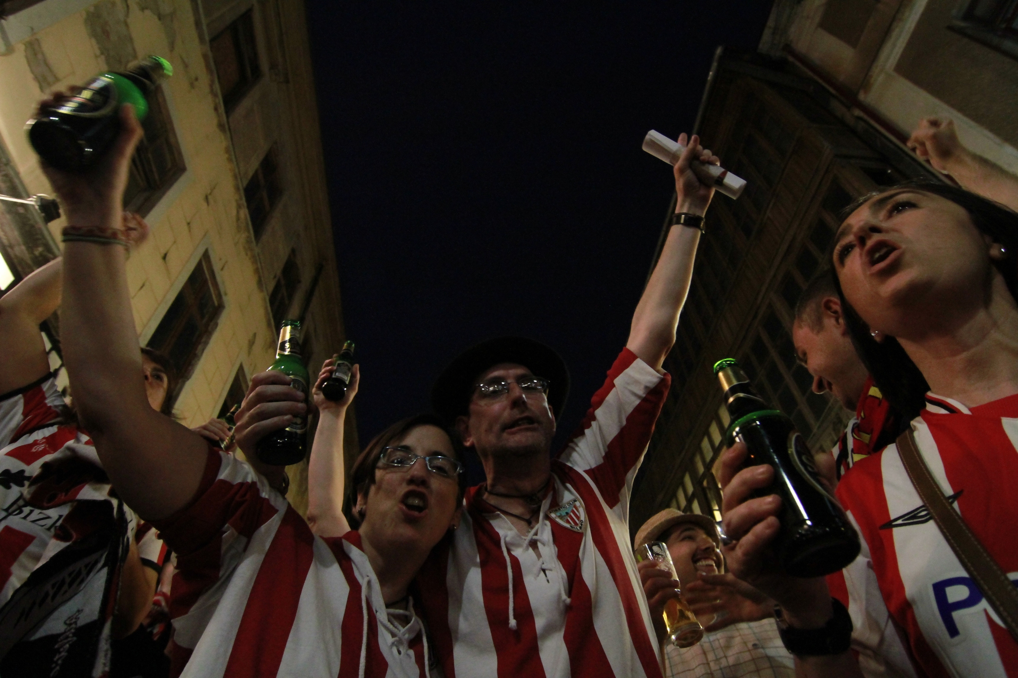 Noaptea alba din Centrul Vechi. Spectacolul cu si pentru spanioli le-a umplut buzunarele patronilor