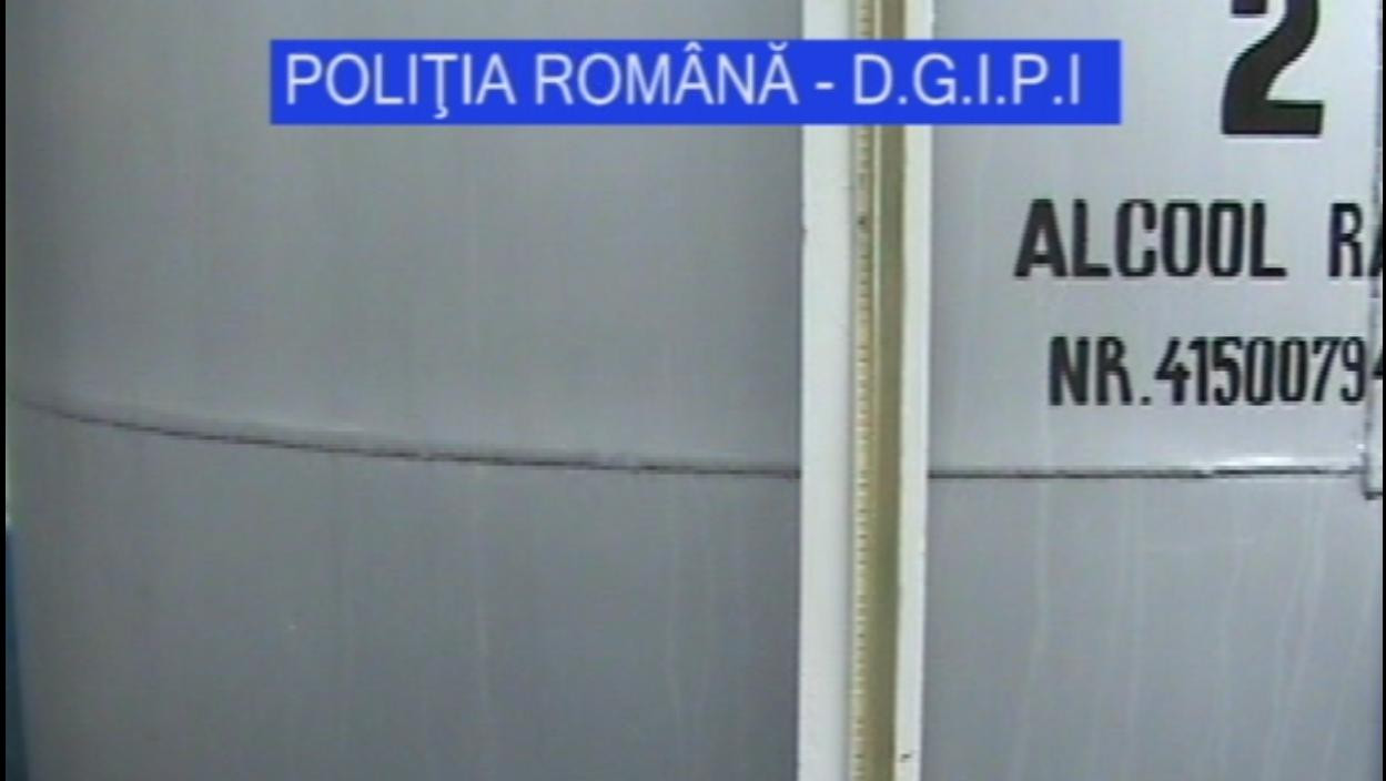 13 suspecti sunt urmariti penal dupa ce au comercializat mii de litri de alcool neautorizat