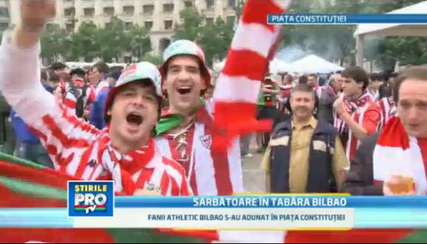Mii de suporteri basci au asteptat finala in Piata Constitutiei, cu mititei si bere romaneasca