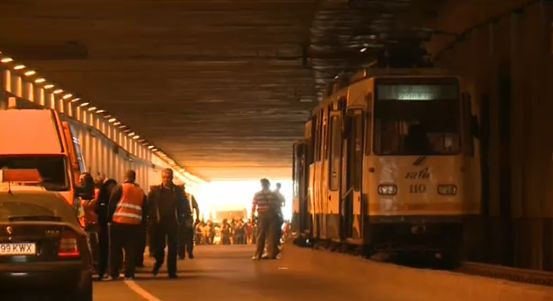 RATB: Pasagerii care circula pe linia 41 vor fi preluati de autobuze