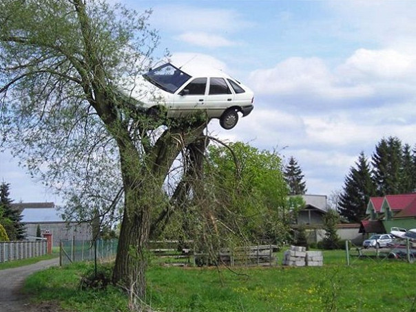 POZA ZILEI :) Unde si-a gasit masina pentru ca nu era un BUN sofer