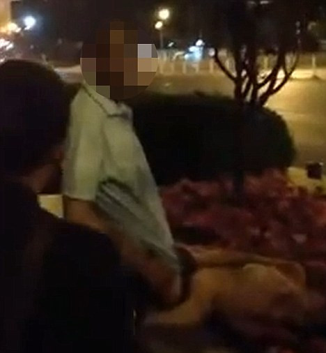 Barbatul pe care il uraste toata China. Imaginile cu el, urmarite de 3 mil. de oameni intr-o noapte