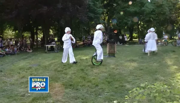 Arta culinara imbinata cu arta teatrala, intr-un parc din Timisoara.