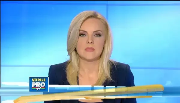 IMAGINI socante. Un sofer face viraje periculoase, cu patru copii in portbagajul deschis al masinii