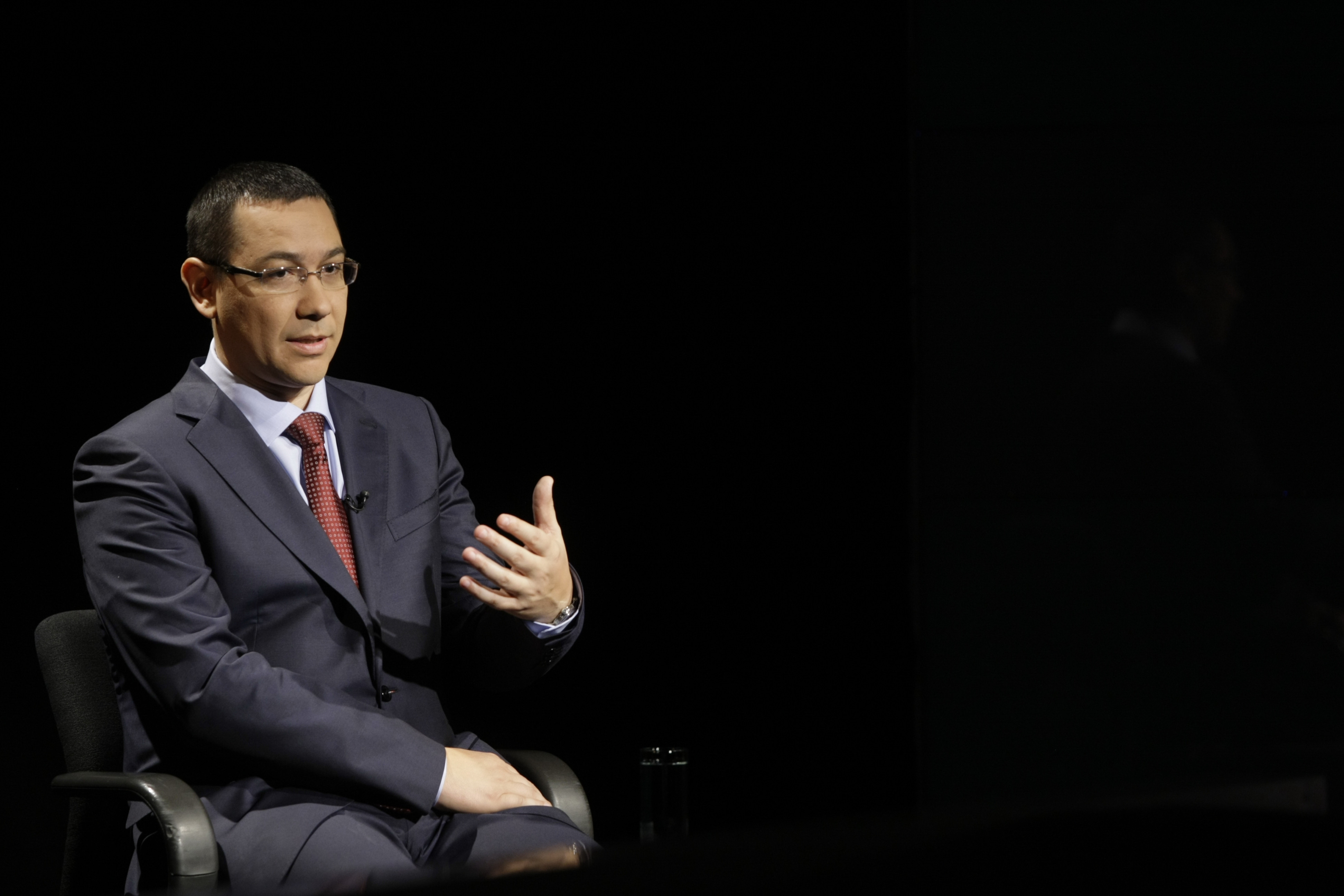 Ponta: Guvernul reduce CAS cu 5 puncte la angajator si mentine cota de impozitare de 16% la firme