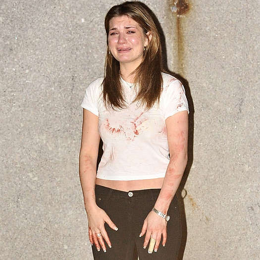 New York Post: Chipul sau este expresia inocentei, dar hainele ei spun o poveste terifianta