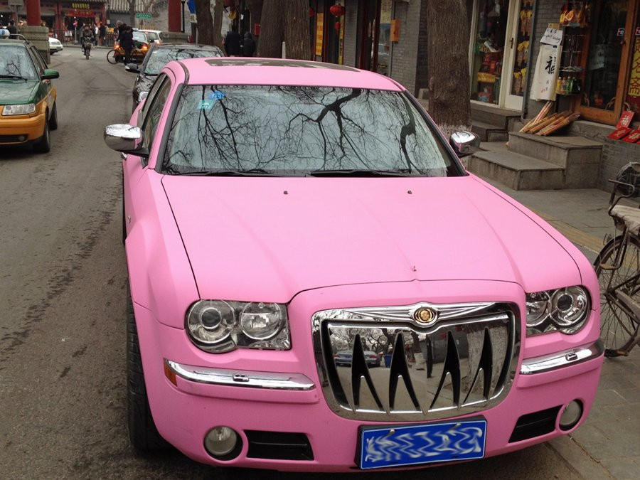 De la Ford Raptor la Chrysler de culoare roz. Ciudateniile care circula pe strazile Chinei FOTO