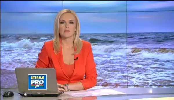 Furtuna de nisip pe litoral. Vantul a ridicat in aer umbrele, prosoape si rogojine. VIDEO