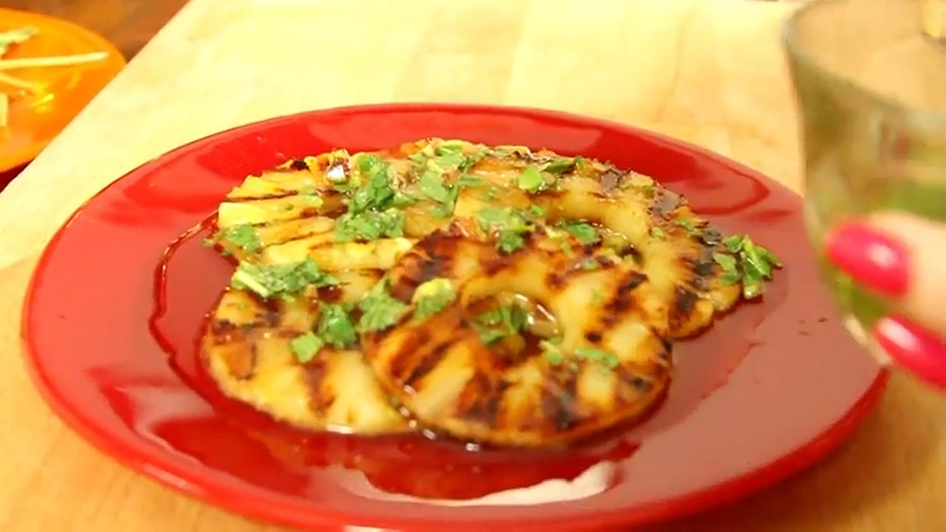 Cel mai BUN DESERT: RAZE DE SOARE cu sos de rom! Vezi cum se prepara VIDEO