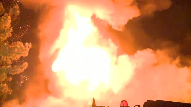 Incendiu aseara la o casa din Timisoara. Flacarile riscau sa se extinda si la vecini