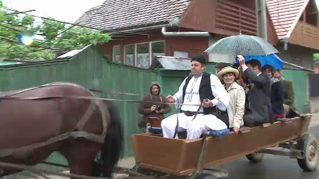 Membrii familiei regale din Marea Britanie, la plimbare in caruta. Vizita ducelui de Kent in Romania