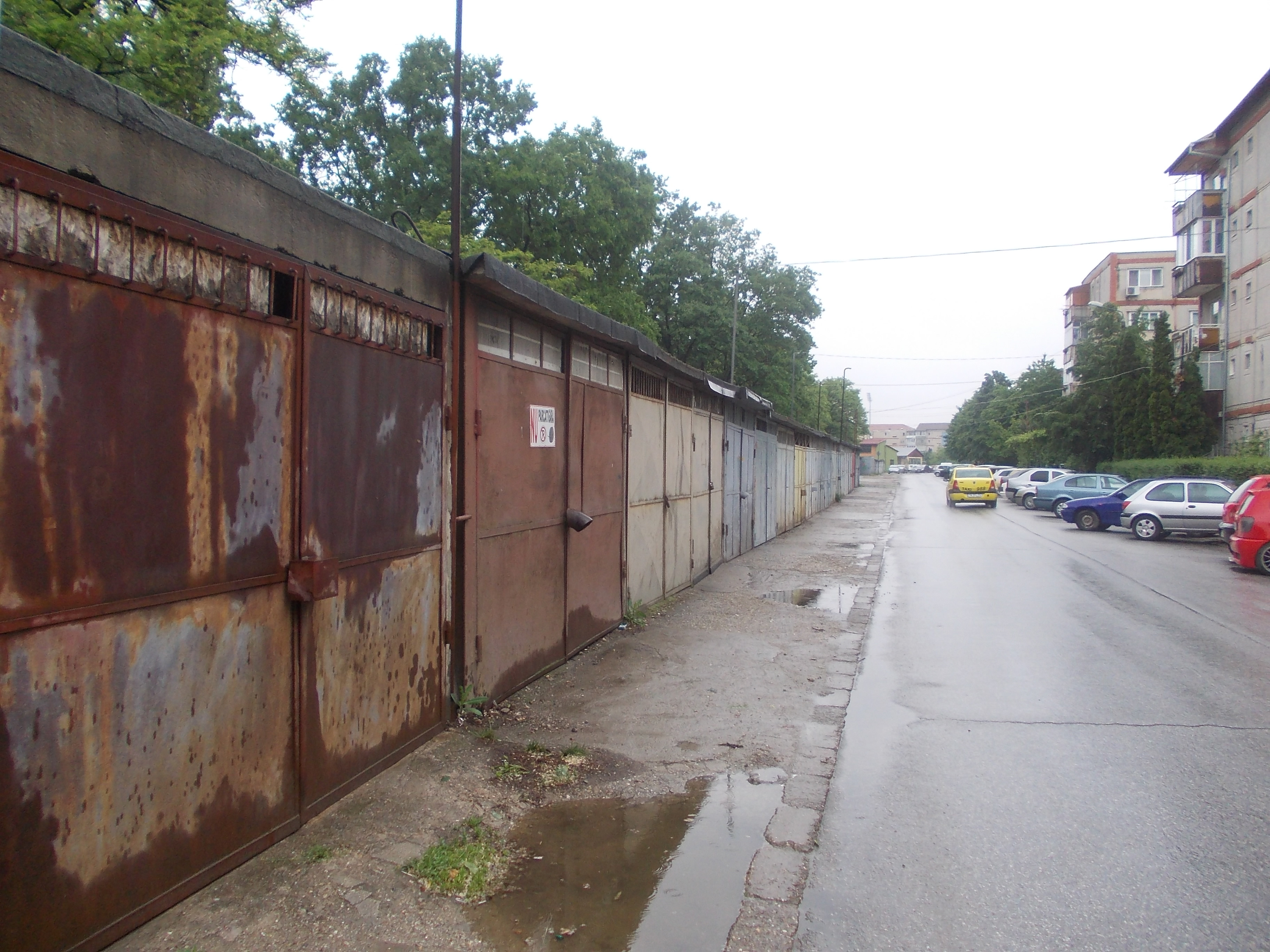 Garajele construite fara autorizatie vor fi demolate. Primaria a anulat intrarea lor in legalitate