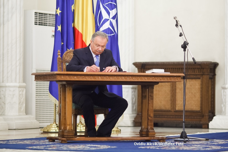 Victor Ponta: Ioan Mang nu mai este ministrul Educatiei. Liviu Pop va asigura interimatul