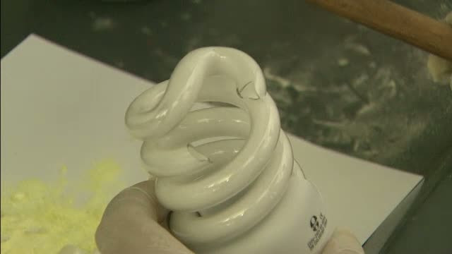 Experiment Stirile ProTV. Cat de periculoase pot fi becurile economice pentru sanatatea noastra