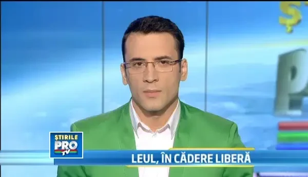 INEDIT. Pelicanul din brad. De trei zile, un pelican s-a mutat intr-o localitate din Mures