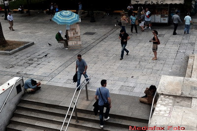 "Noi, tinerii, nu mai avem visuri". Viata la 20 de ani, in tara care a ramas fara bani