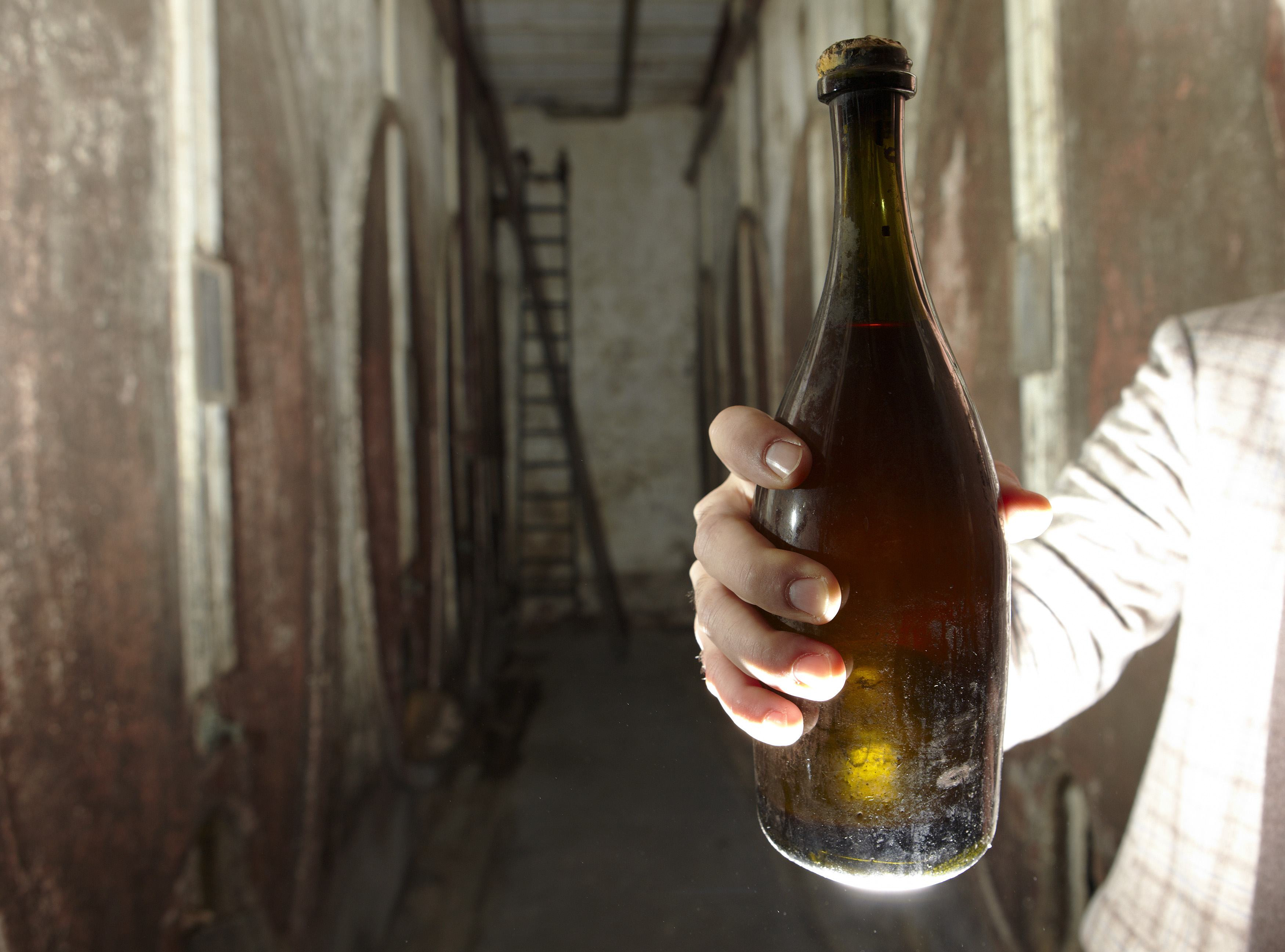 Sticla ASTA de vin a fost vanduta cu 38.300 euro! Vezi de ce costa atat de mult: