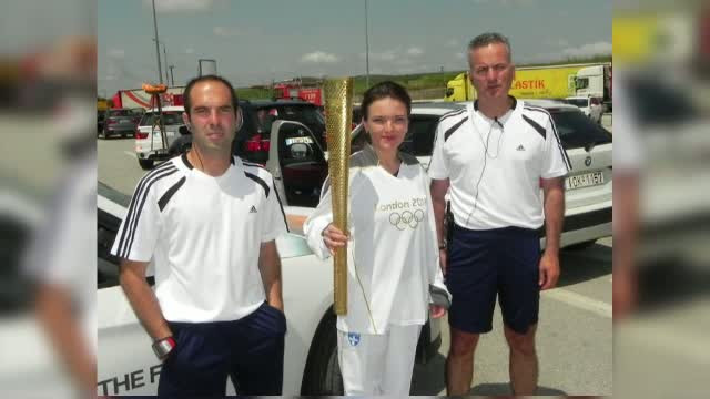 Flacara olimpica a fost purtata pe o portiune din traseu de o politista de frontiera din Romania