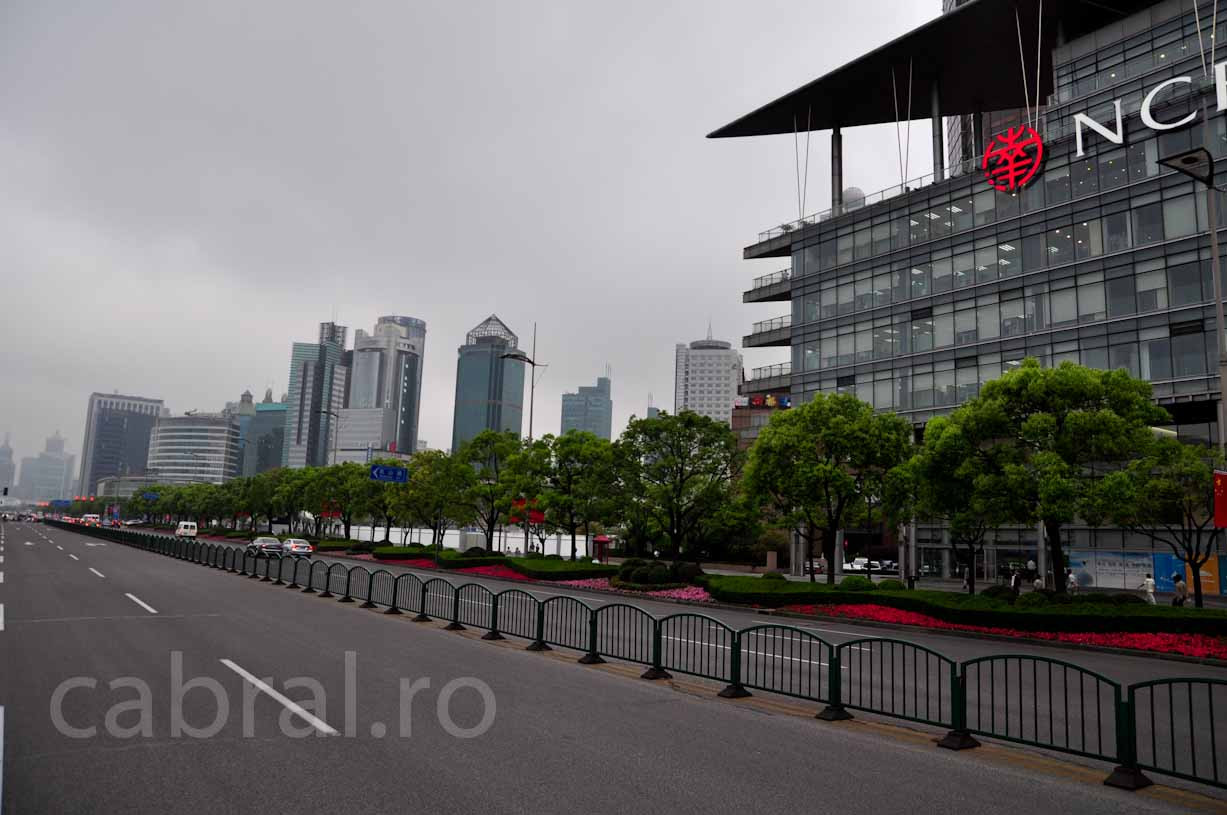 China, un amestec de trecut si viitor. Unde viitorul este in centrul orasului si Î.E.N. este peste tot.