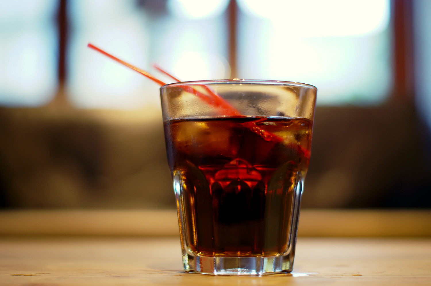 Bei bauturi ACIDULATE? Cum ar putea afecta bauturile acidulate procesele de gandire si memorare