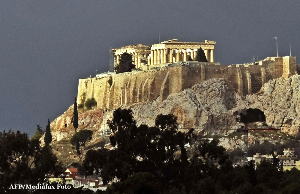 O carte in care un criminal in serie ucide miliardari evazionisti este bestseller in Grecia