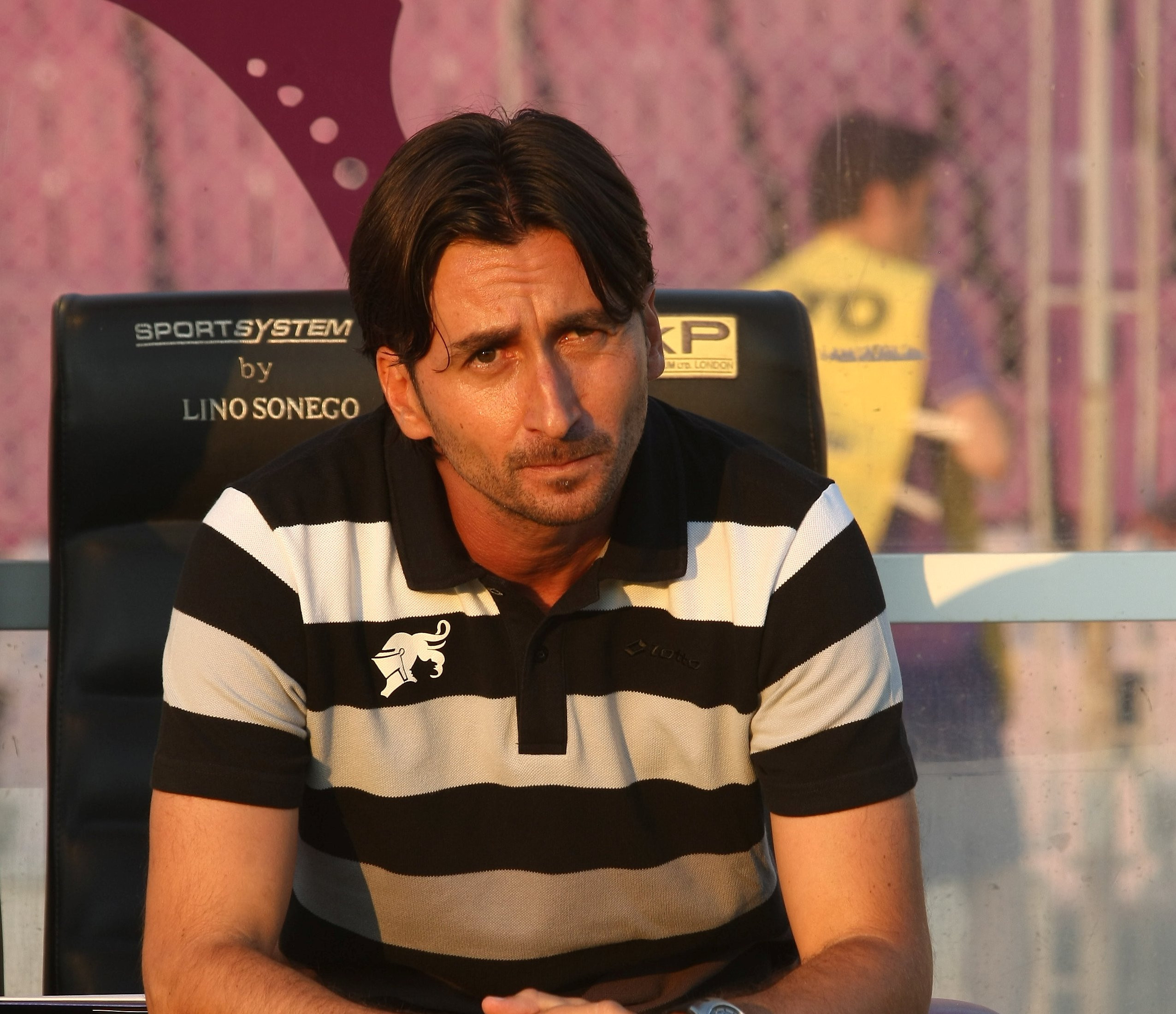 Velcea a fost demis de la ACS Poli Timisoara."Am decis sa-l numim antrenor principal pe Aurel Sunda"