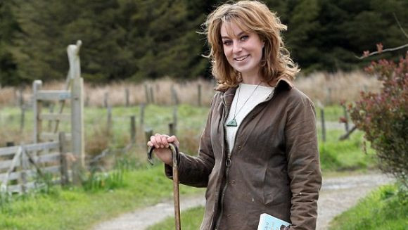 Are 26 de ani, este frumoasa si traieste izolata de lumea civilizata. "Tot ce-mi doresc e un barbat"