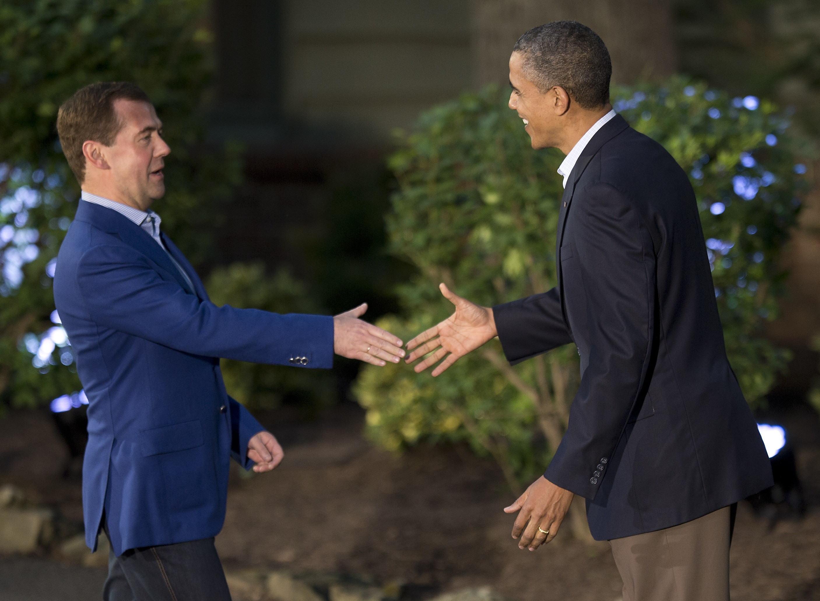 Relaxati in fata presei, liderii G8 s-au intalnit in Statele Unite. Astazi se discuta criza din UE