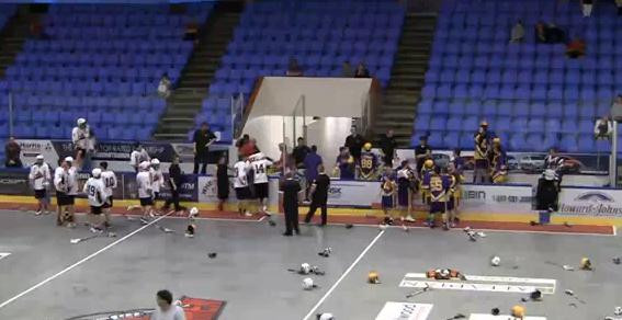 Video: Si-au dat Lacrosse-n gura pana au lesinat. Bataia anului in sport cu 500 de pumni in 2 minute