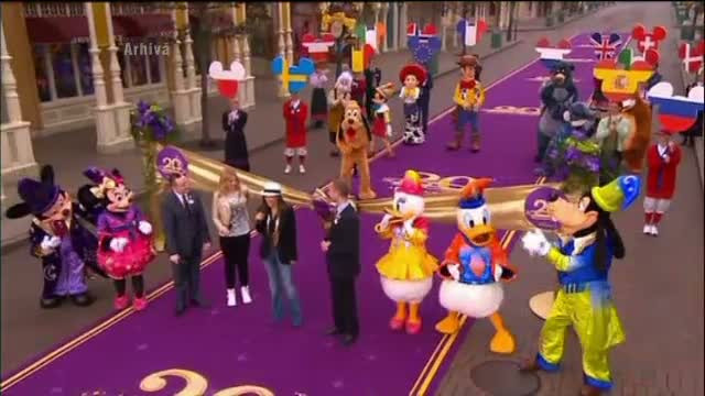 Mickey Mouse si Alba ca Zapada au intrat in greva. Ce nemultumiri au angajatii de la Disneyland