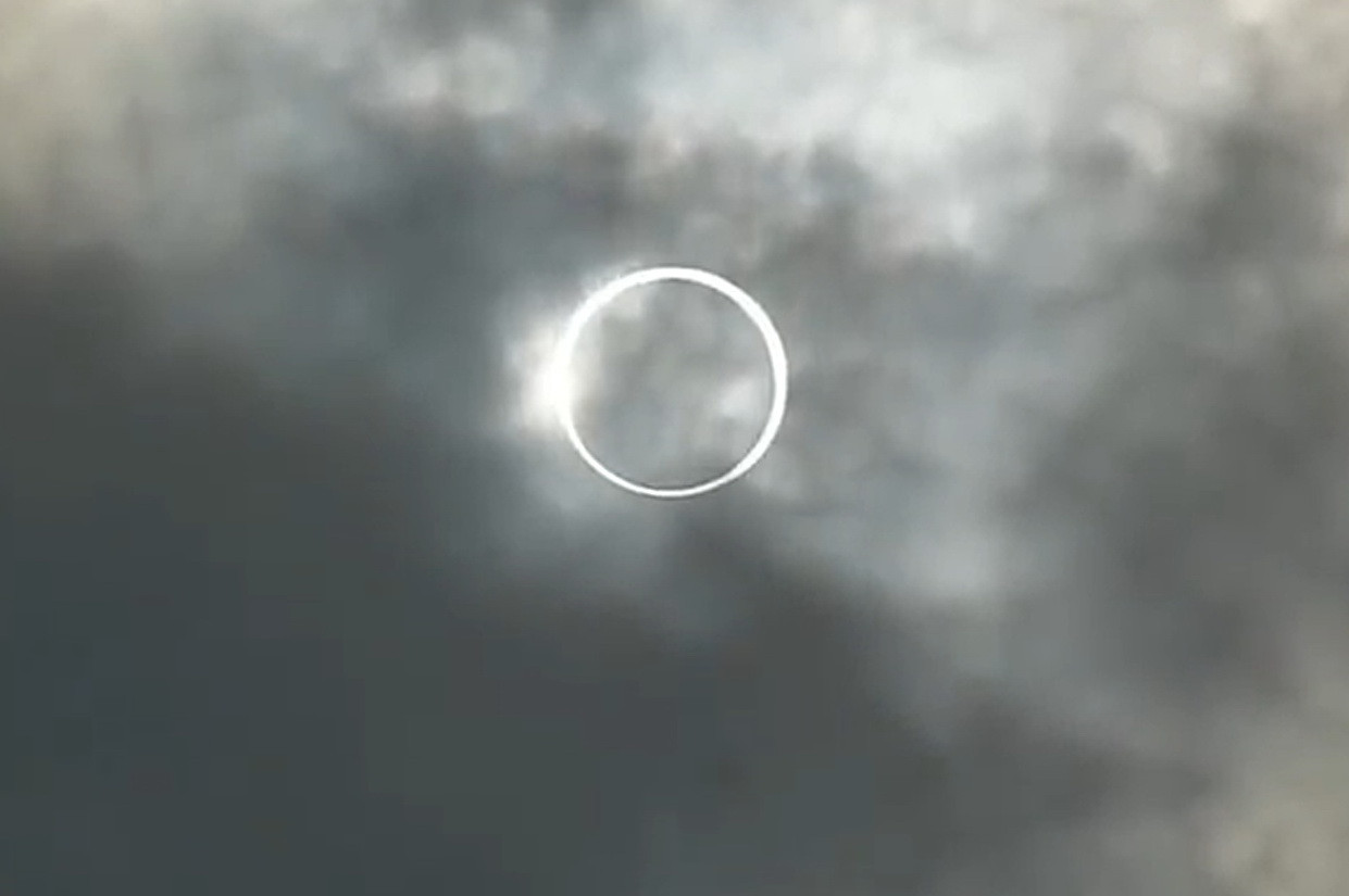 Vezi cum arata o eclipsa inelara de soare! Ce locuitori ai planetei au putut vedea aceasta MINUNE: VIDEO