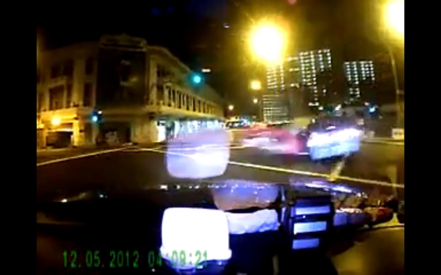 Accident socant in Singapore. Trei oameni au murit dupa ce un Ferrari a izbit in plin un taxi. VIDEO